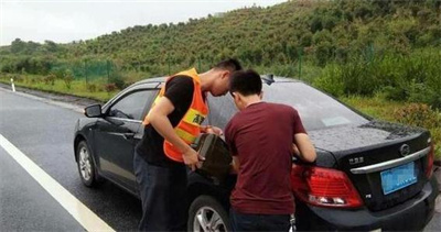 鲤城区道路救援告诉您汽车在路上没油该怎么办？